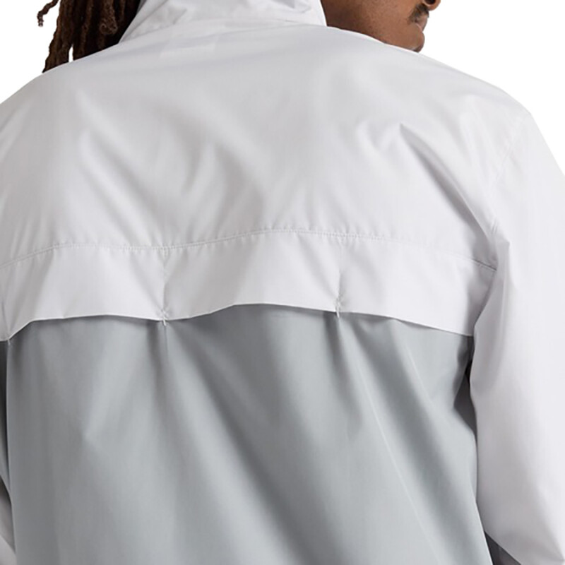 Campera New Balance Sport Essentials de Hombre - MJ41243GYM Gris Claro-blanco