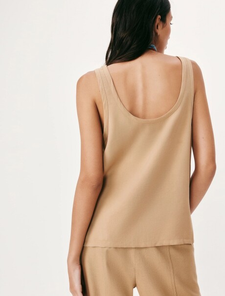 BLUSA CON CUELLO EN U BEIGE