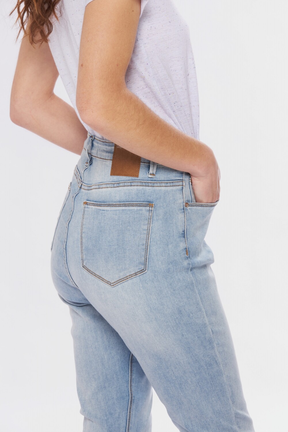 PANTALÓN DE JEAN SKINNY Celeste