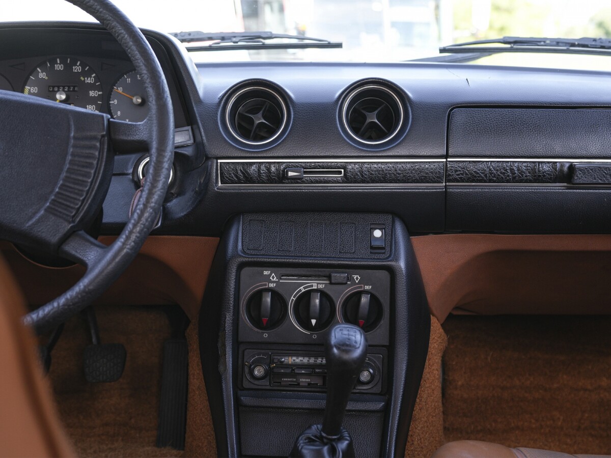 Mercedes-Benz 250S 4 puertas 2.5 1979 EXCELENTE ESTADO! Mercedes-Benz 250S 4 puertas 2.5 1979 EXCELENTE ESTADO!