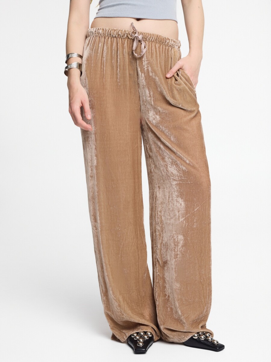 PANTALÓN RELAXED FIT EN VELVET 