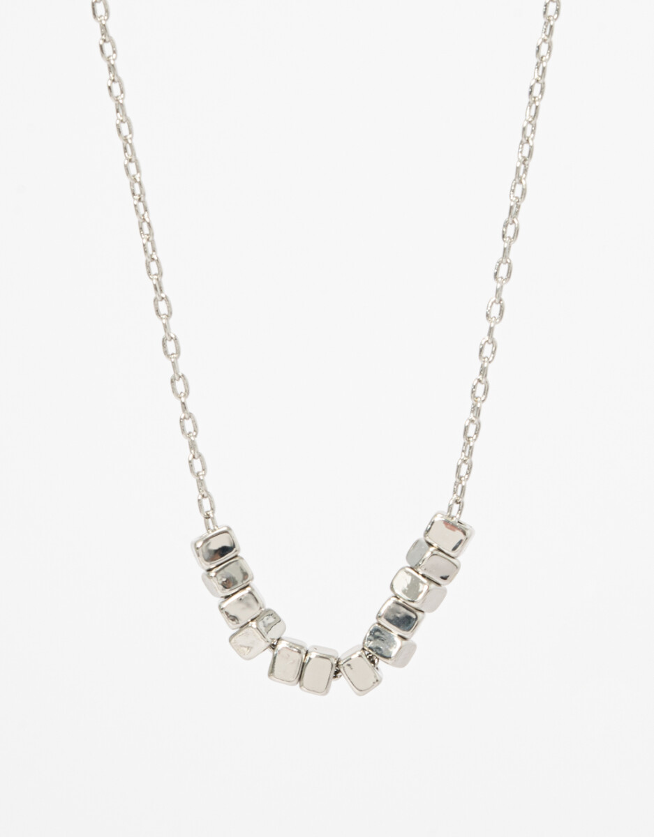 Collar Con Charms De Metal. 