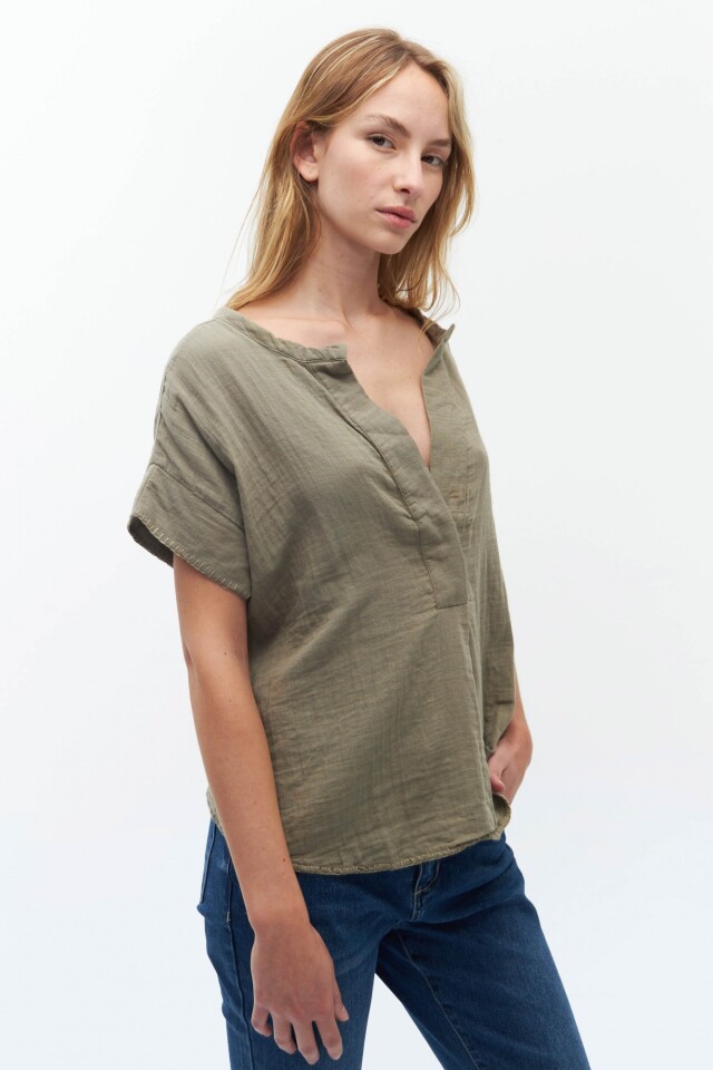 Blusa escote en V oversize verde oliva