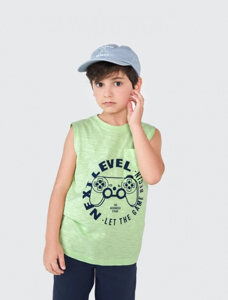 MUSCULOSA INFANTIL CON ESTAMPA MODELO COMFORT VERDE