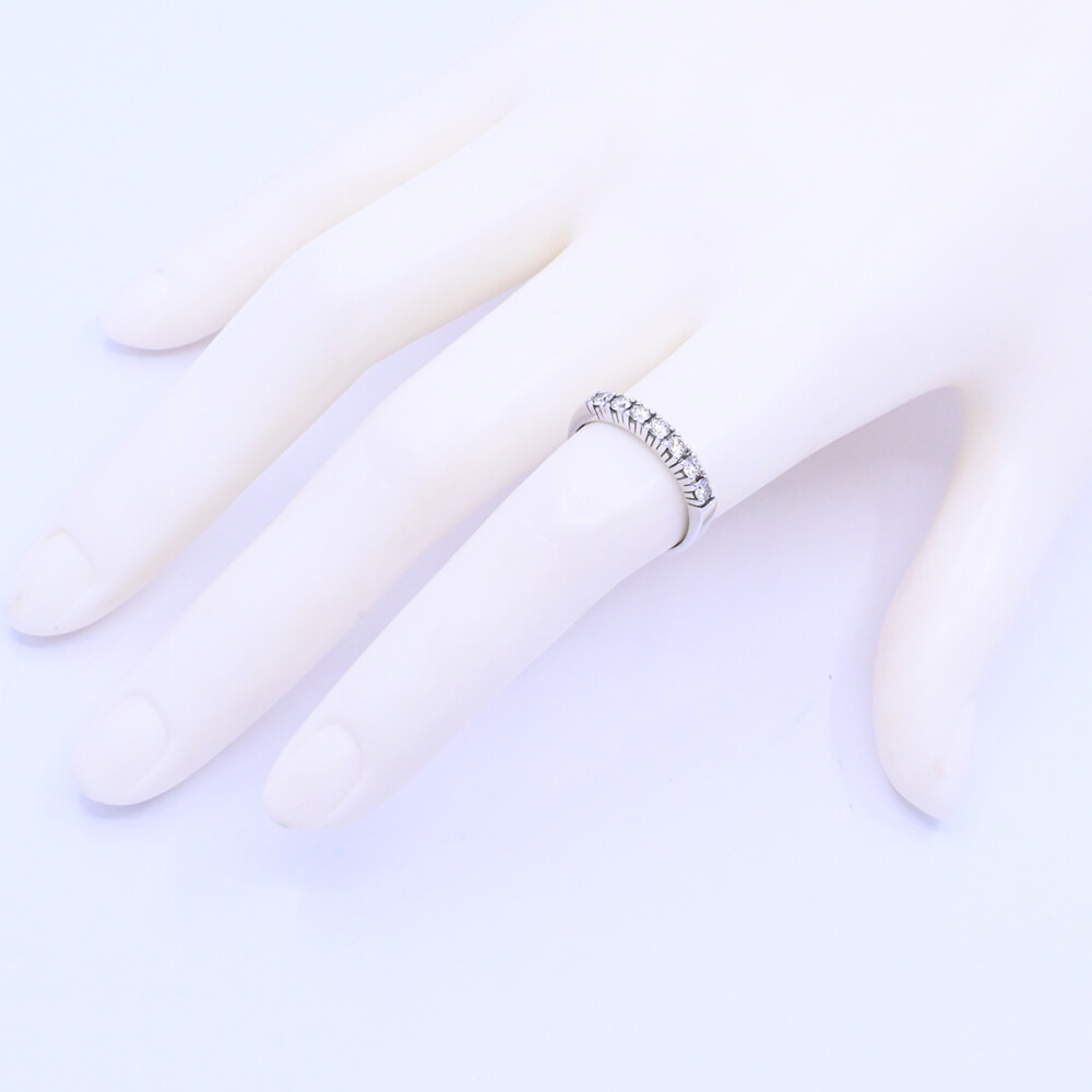 Anillo medio sin fin oro 18k blanco con 7 brillantes engarce 4 puntas. Anillo medio sin fin oro 18k blanco con 7 brillantes engarce 4 puntas.