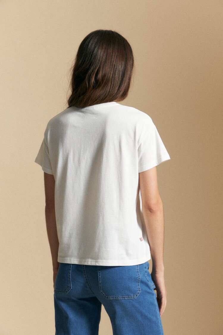 REMERA ALMENDRO Blanco