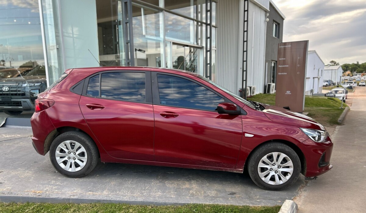 Chevrolet Onix 1.2 LT MT - 2020 Chevrolet Onix 1.2 LT MT - 2020