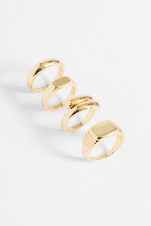 Set de cuatro anillos básicos dorado