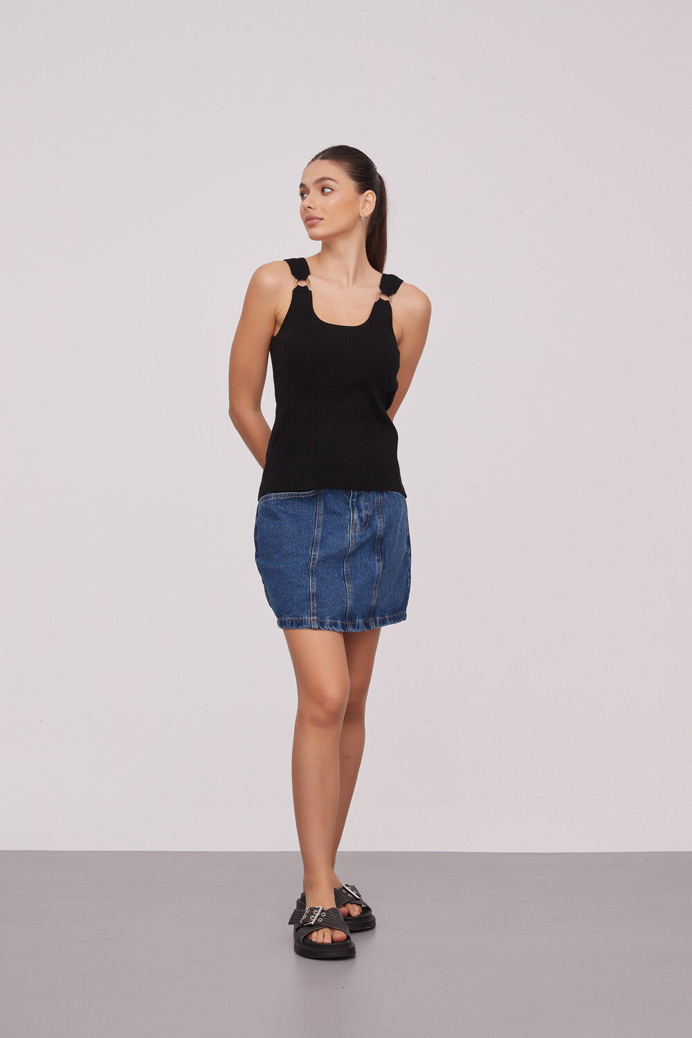 Musculosa Menara Negro