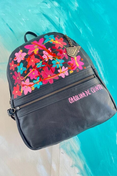 Mochila Triana Negra Con Arte Flores Pintadas A Mano. Mochila Triana Negra Con Arte Flores Pintadas A Mano.