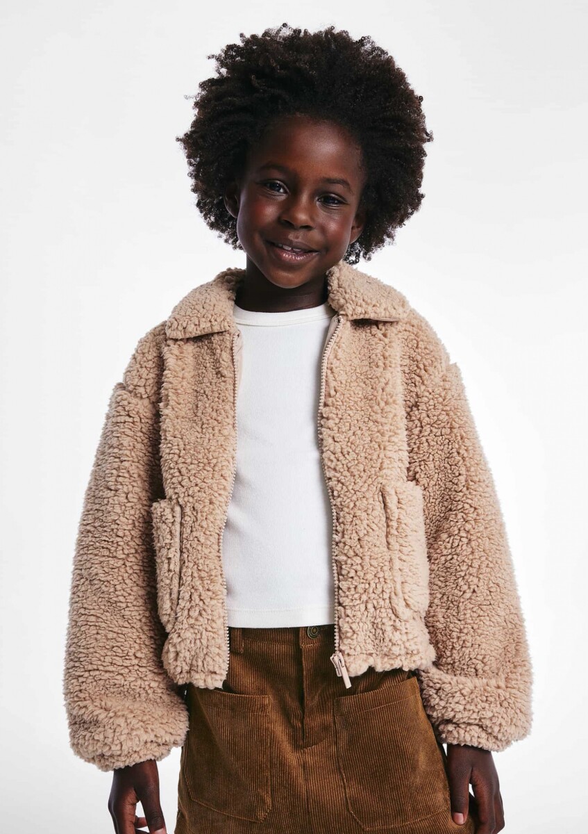 CAMPERA INFANTIL CON BOLSILLOS - MARRÓN 