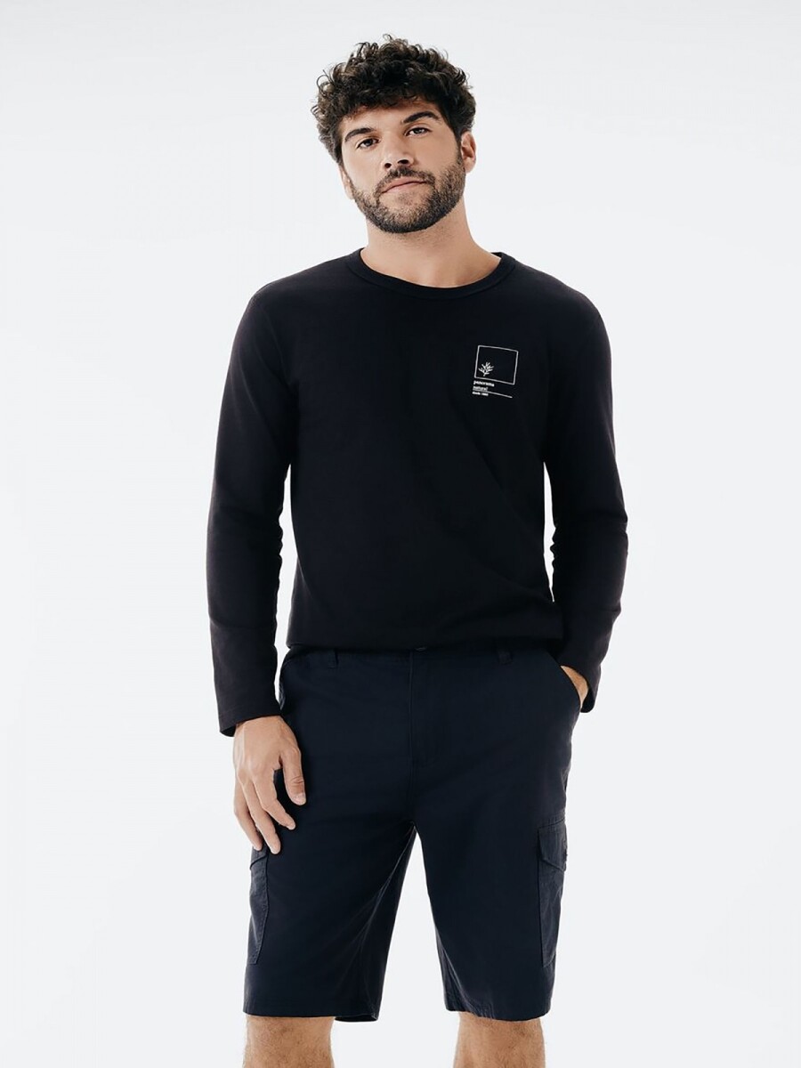 CAMISETA MASCULINA MANGA LARGA CON ESTAMPA - NEGRO 