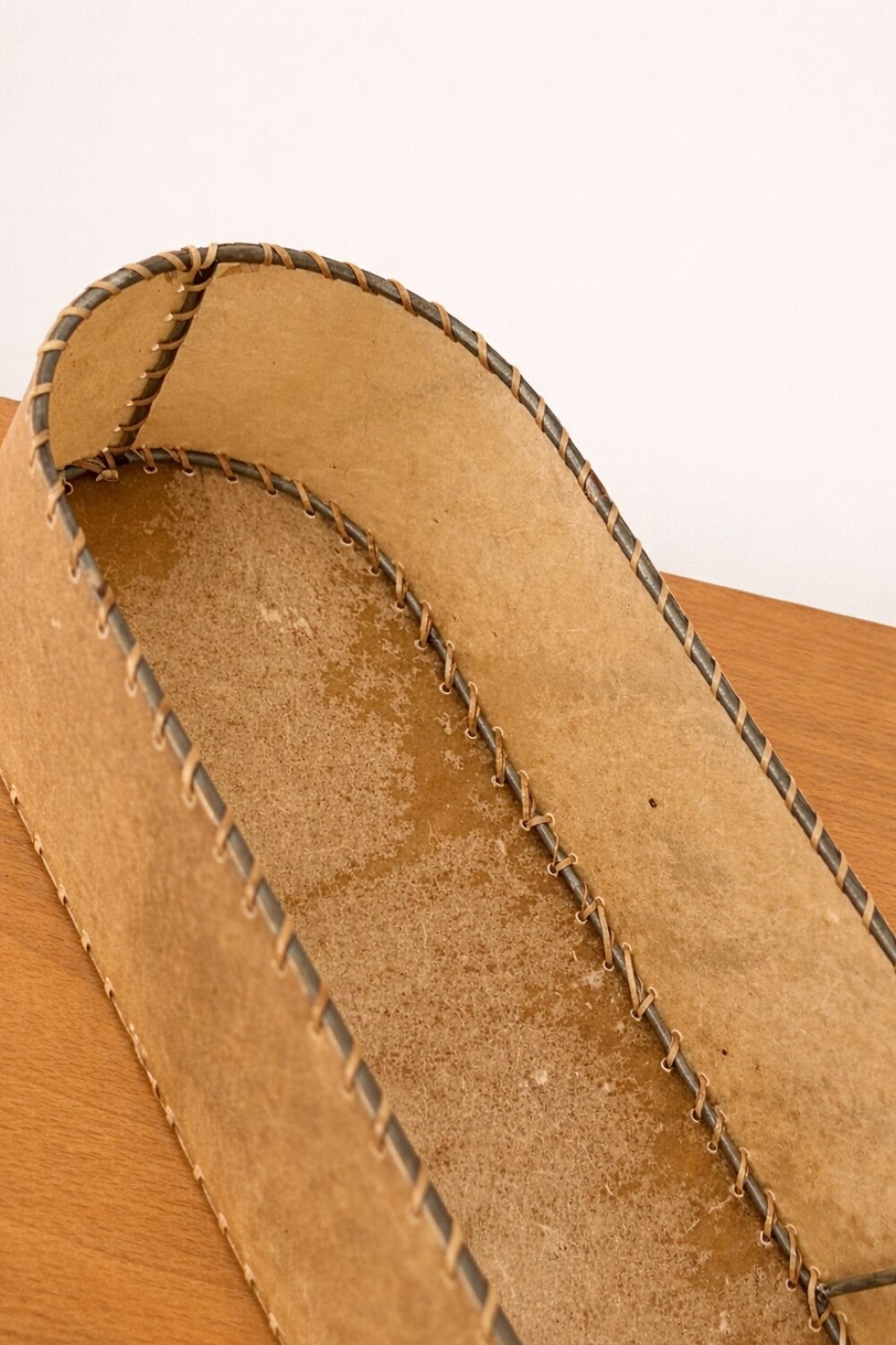 Curved Desk Basket Mediano lonja clara