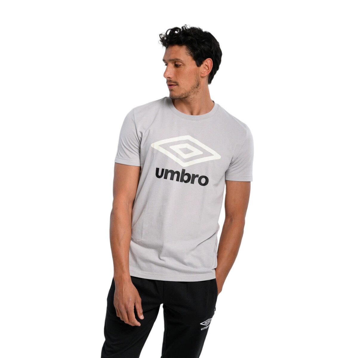 Remera de Hombre Umbro Big Logo Umbro - Gris - Negro - Blanco 