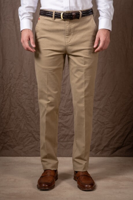 Pantalón gabardina clásico Tostado