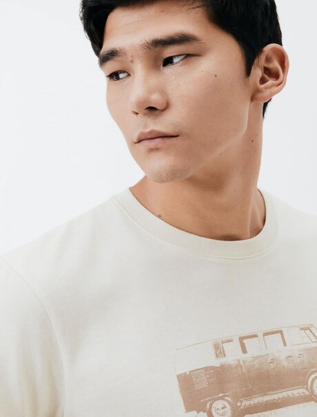 CAMISETA CON ESTAMPA MODELO REGULAR BEIGE
