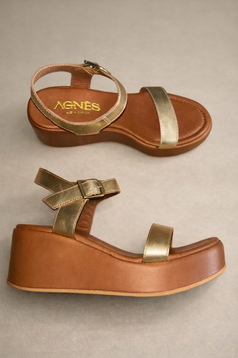 Elegante Sport Short Dorado Fuerte