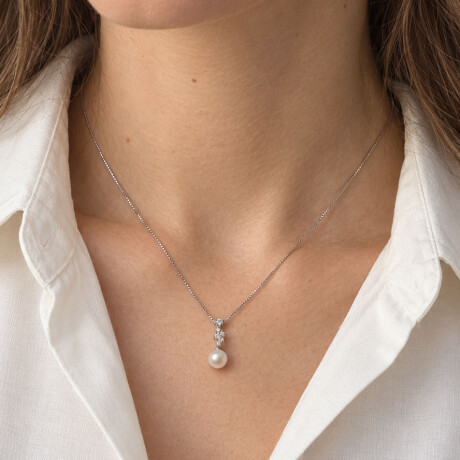 Colgante Odette de Oro Blanco 18k con Brillantes y Perla de Cultivo (incluye cadena de 40cm) Colgante Odette de Oro Blanco 18k con Brillantes y Perla de Cultivo (incluye cadena de 40cm)