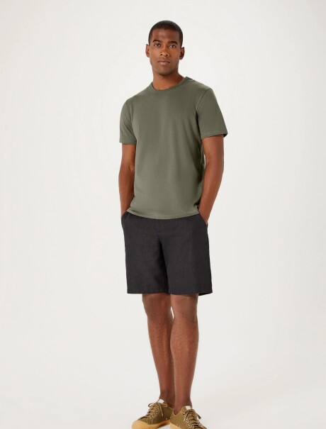 CAMISETA UNISSEX BÁSICA MODELO SLIM VERDE MUSGO