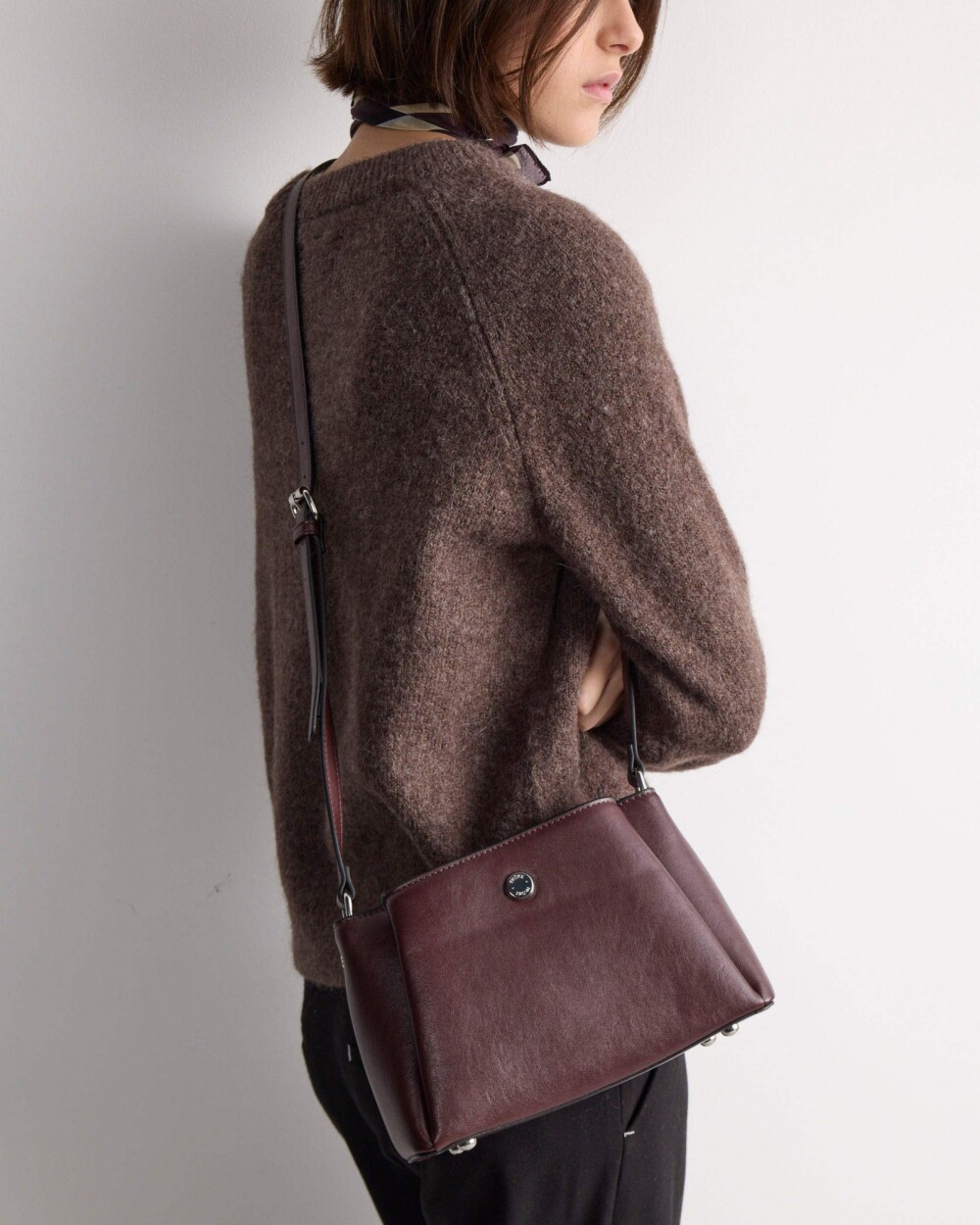 Bandolera Raix en efecto cuero liso Bordeaux