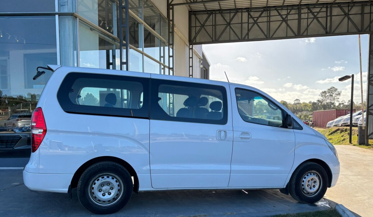Hyundai H1 12Plz Minibus Diesel - 2014 Hyundai H1 12Plz Minibus Diesel - 2014