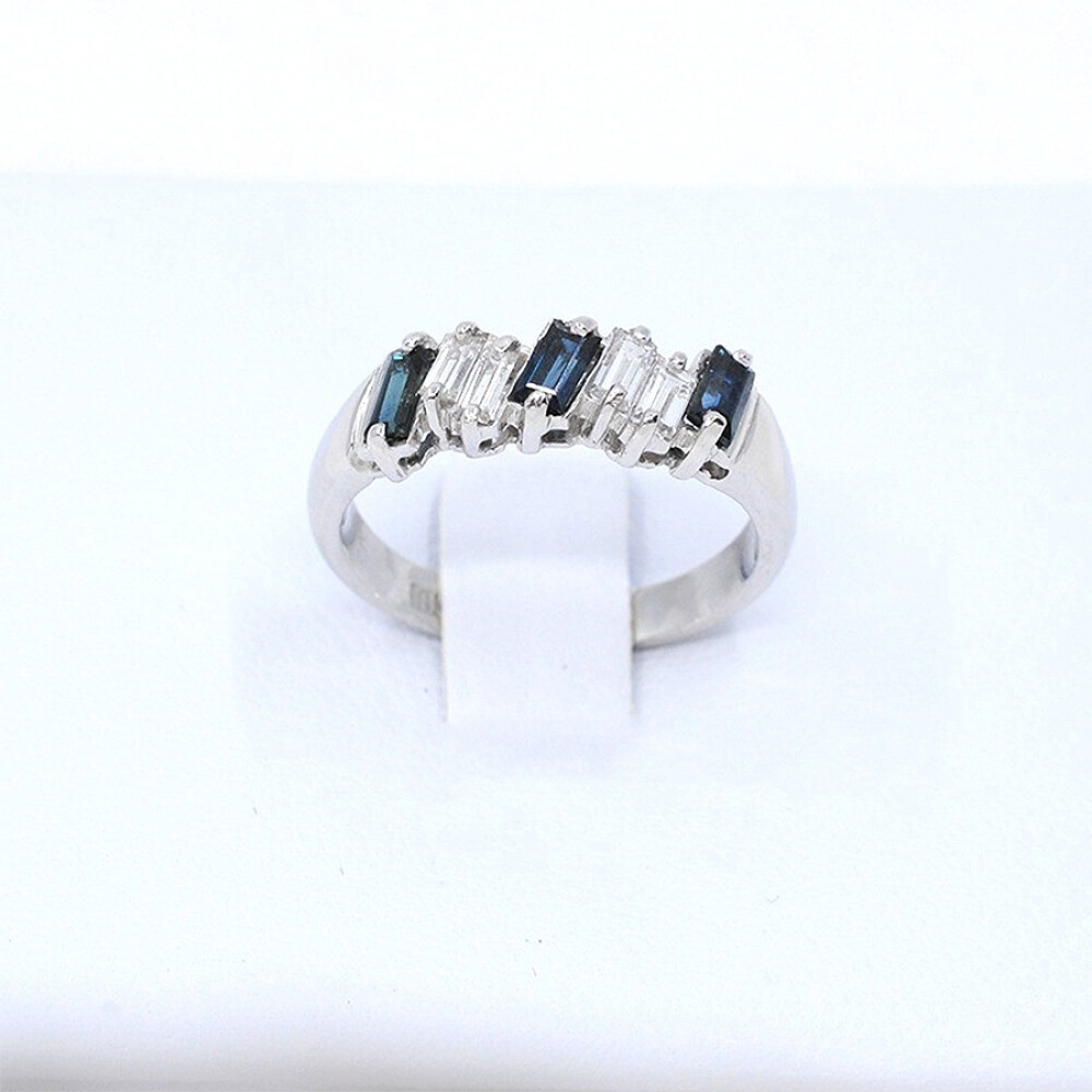 Anillo En Oro Blanco 18K, Brillantes Y Zafiros Anillo En Oro Blanco 18K, Brillantes Y Zafiros