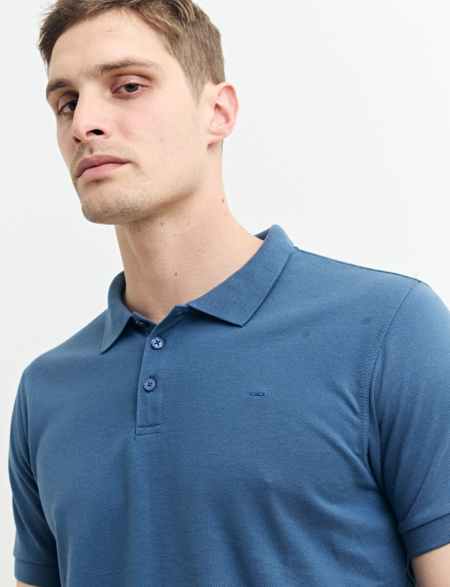 520680 REMERA HARRINGTON LABEL Azul Piedra