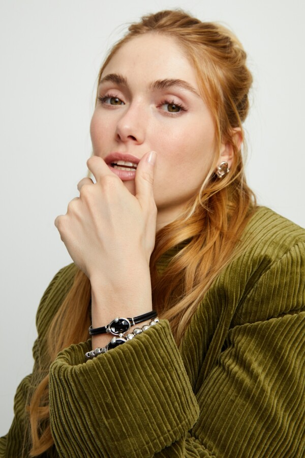 PULSERA DE CUERO CON CRISTAL FACETADO GRIS Pulsera