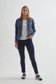 Campera capitoneada con mangas tejidas azul piedra