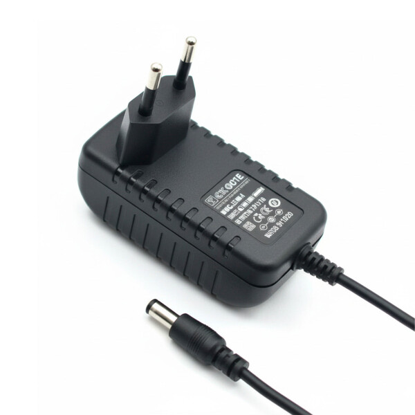 Cargador Para Notebook Laptop Ceibal 12V 2A 5x1 35mm Color Negrpo