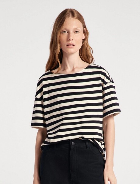 CAMISETA MODELO REGULAR A RAYAS MULTICOLOR