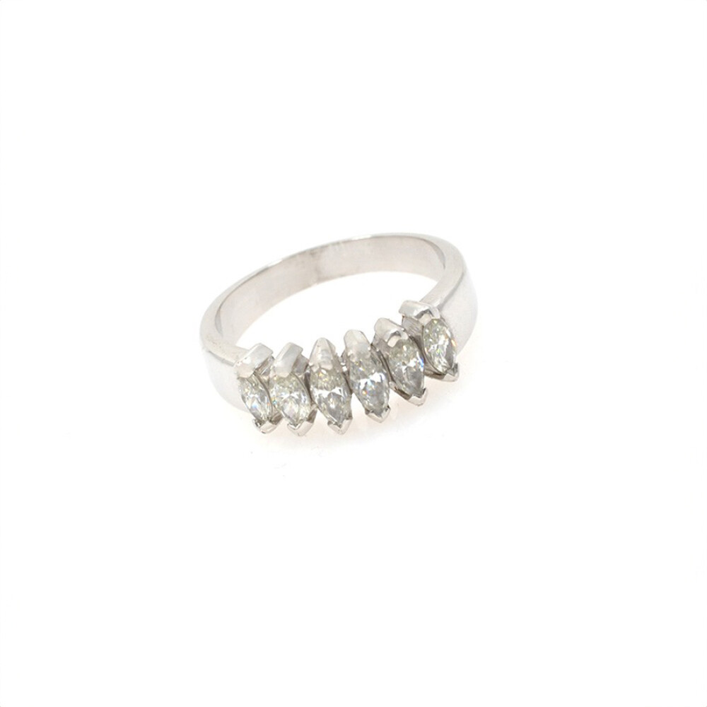 Anillo En Oro 18 K Blanco Con Brillantes Navettes Anillo En Oro 18 K Blanco Con Brillantes Navettes