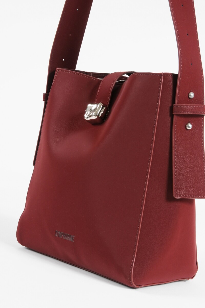 Cartera bandolera con hebilla rojo