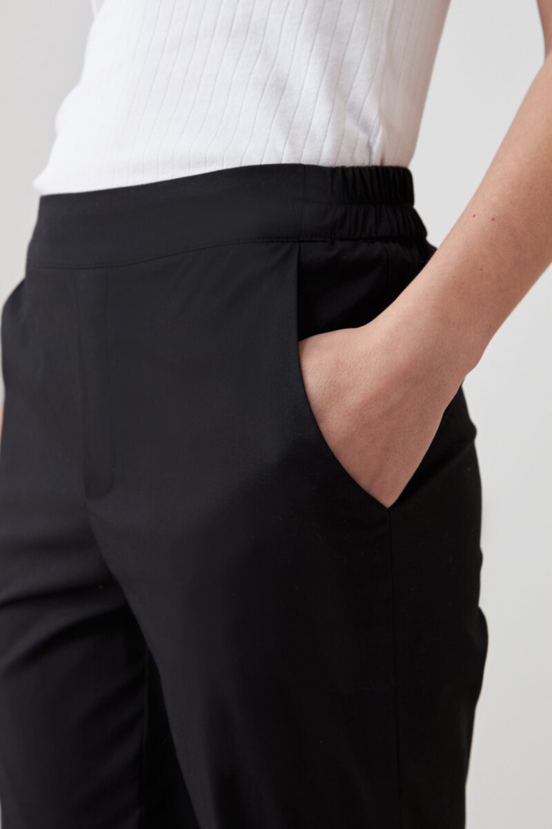 Pantalón recto negro