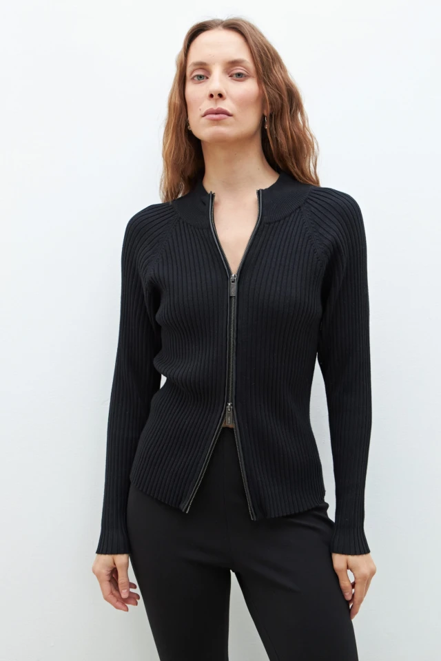 Campera tejida c/cierre negro