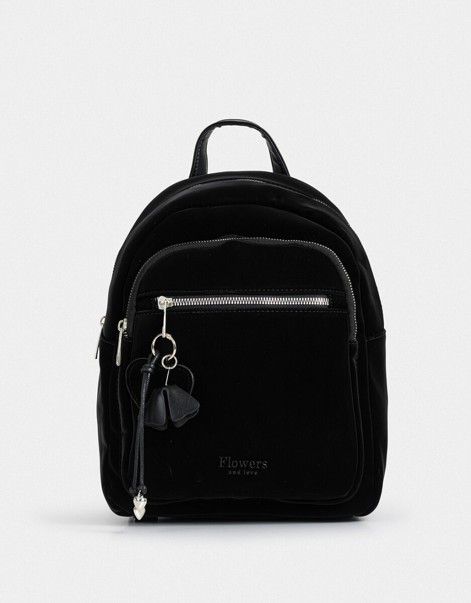 Mochila De Cuerina Con Charm 