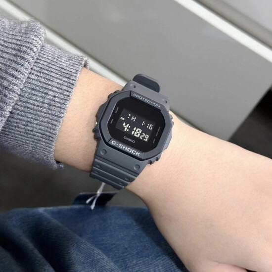 Reloj CASIO G-SHOCK DW5610UU-8DR Resina Gris Esfera 44mm 0