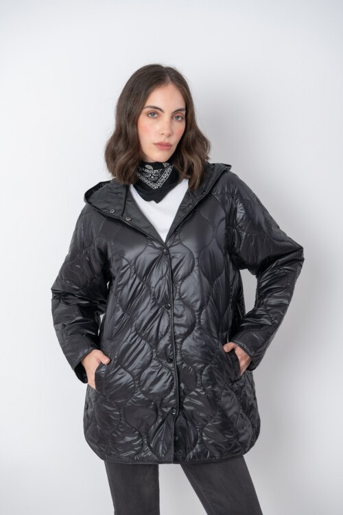 Campera con capucha Negro