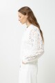 Campera broderie con cierre blanco