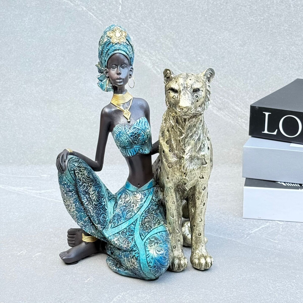 Reina Africana Con Cheeta Decorativo Resina 16.5cm x 18cm x 25cm 