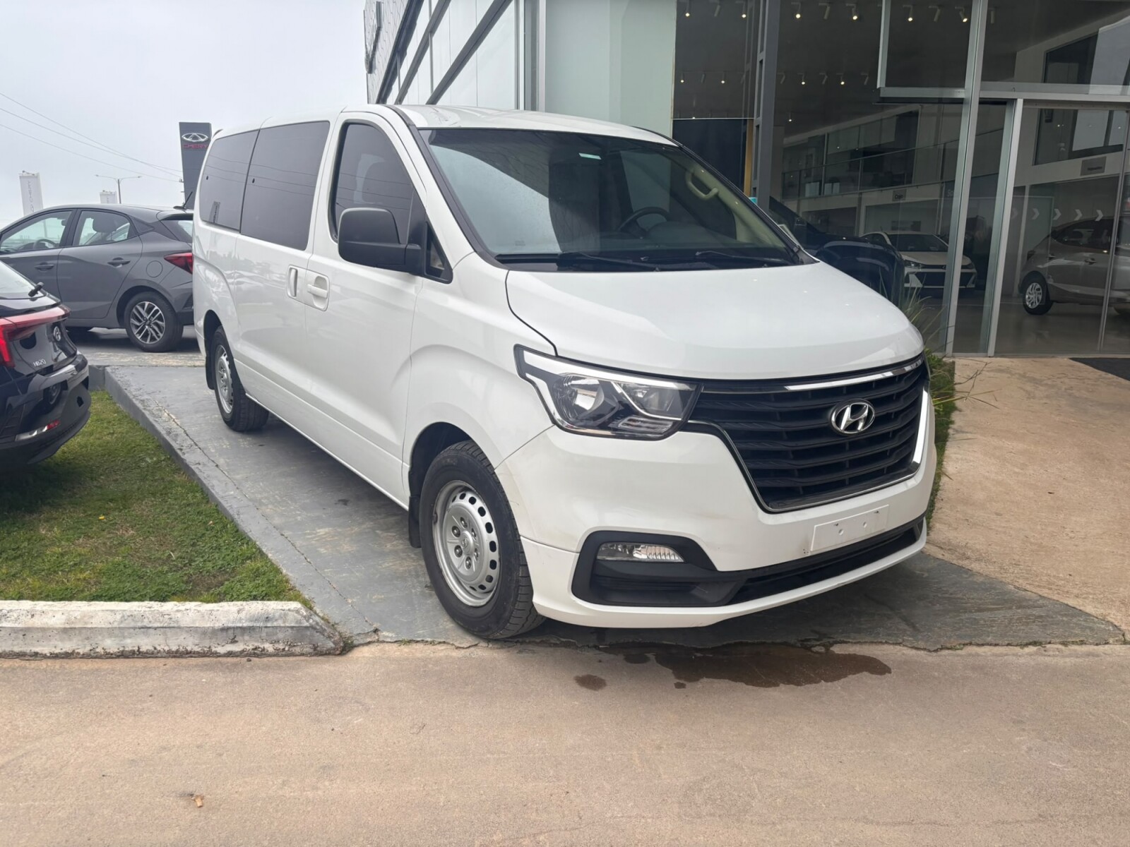 Hyundai H1 Minibus 9 Plz Diesel - 2020 