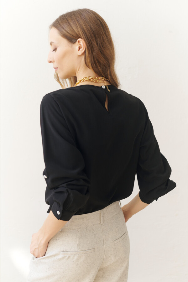 BLUSA A LA BASE NEGRO