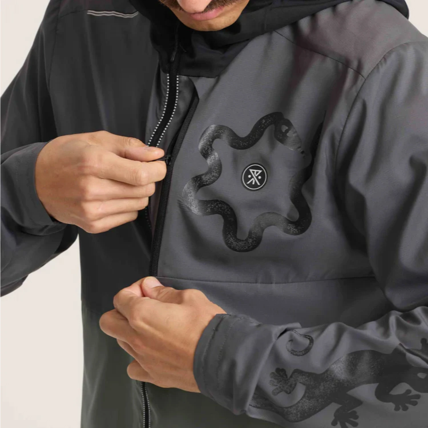 Roark Secondwind 3.0 campera gris en uso