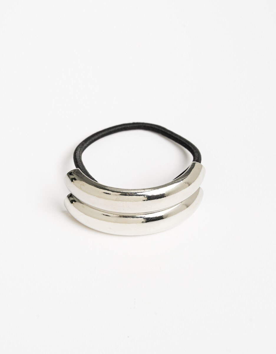 Gomita Con Aplique De Metal Glossy. 