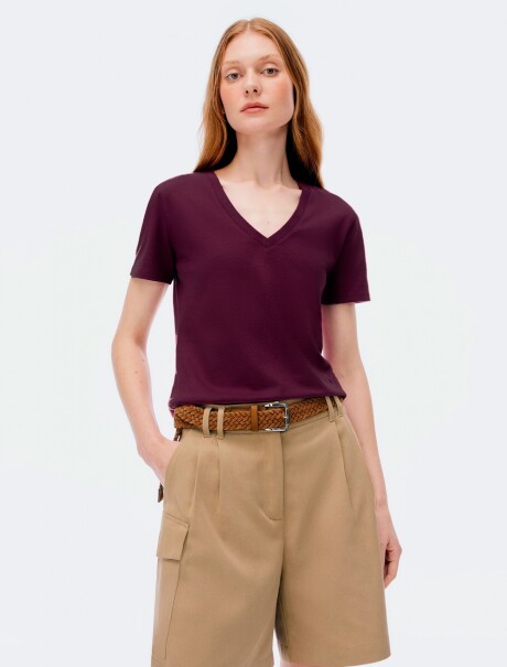 CAMISETA BÁSICA CUELLO EN V VIOLETA