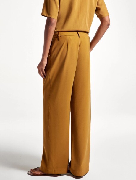 PANTALÓN RECTO DE TALLE ALTO MARRÓN