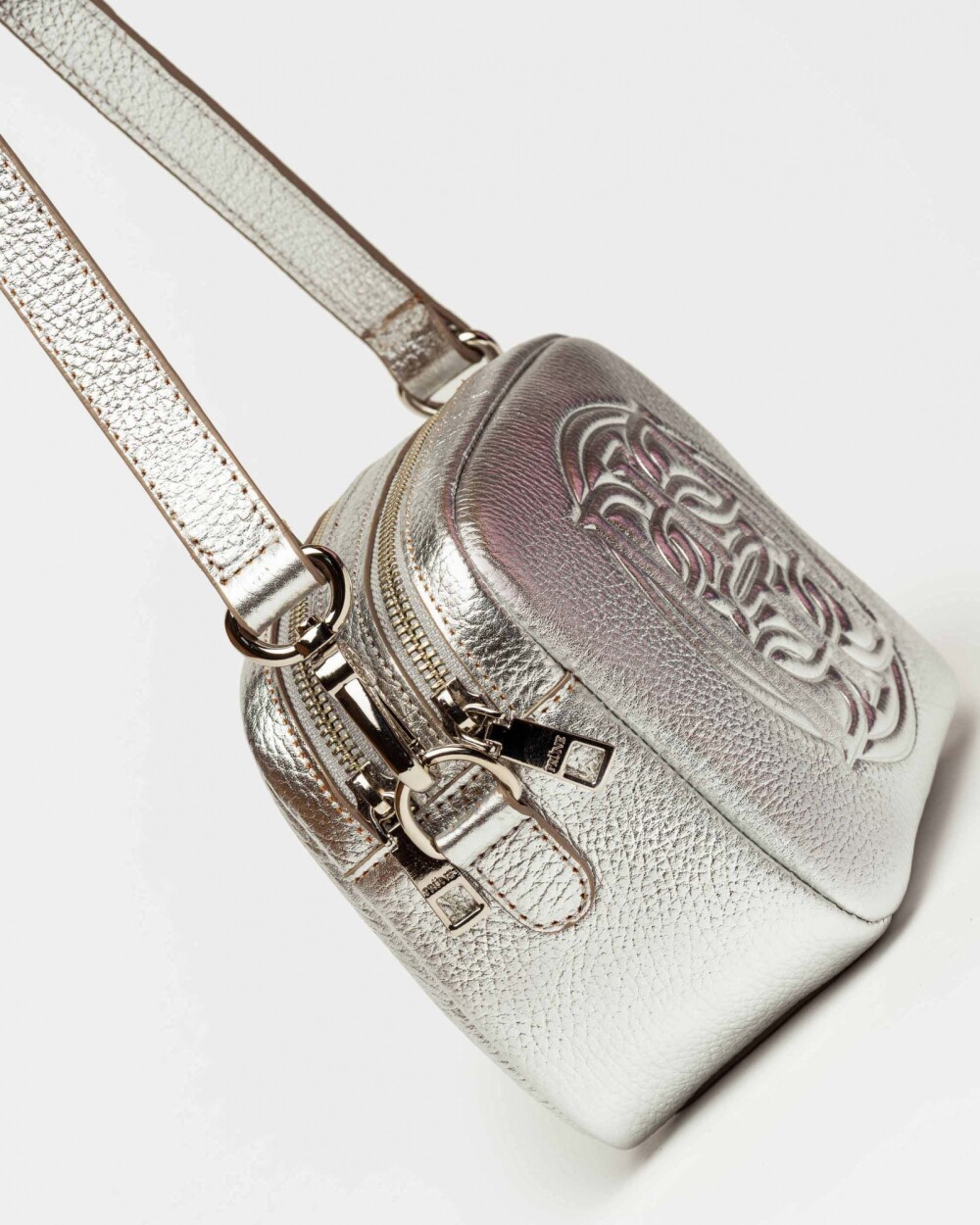 Bandolera Eterial en cuero graneado metalizado Plata