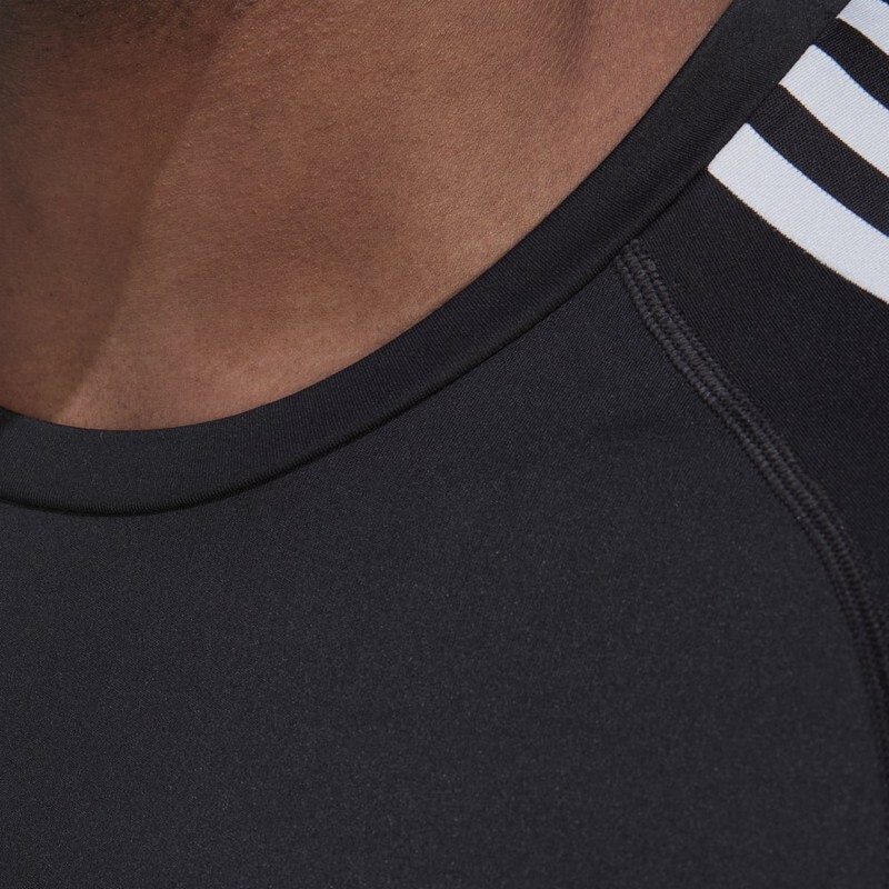 Remera Adidas TechFit Negro