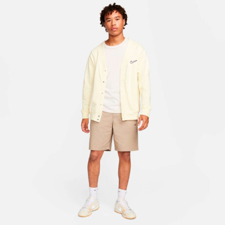 Short Nike Club Chino de Hombre Crema