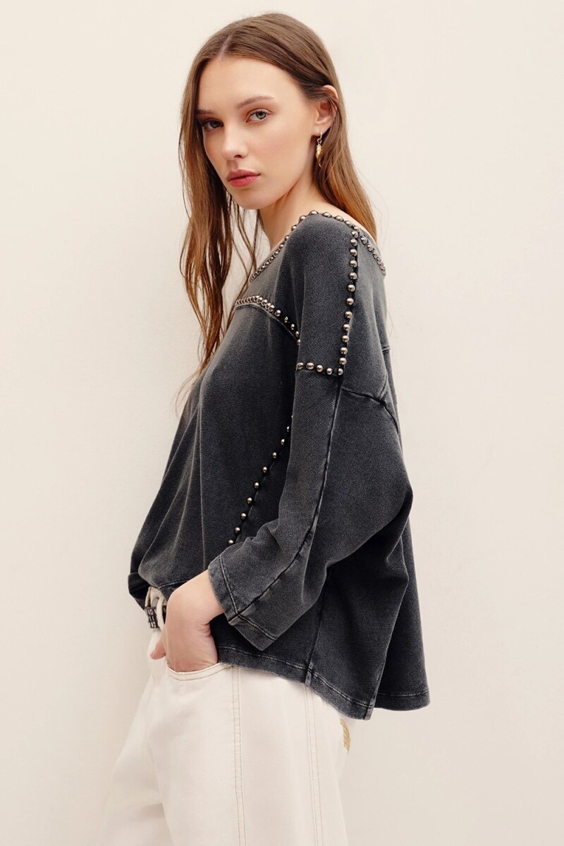 REMERA STUDS Gris Oscuro